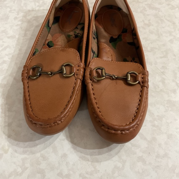 BOC women’s Brown Leather Loafers with Gold Buckle size 8 - Picture 2 of 6
